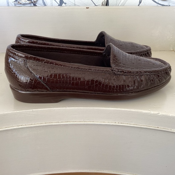 SAS Brown Croc Embossed Patent Leather Simplify Tripad Slip On Loafer EUC 9.5 W - Picture 6 of 10